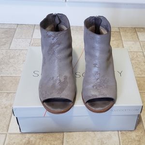 Light Grey Sole Society So Tabbie Tie Dye Shimmer Leather Booties 7.5M